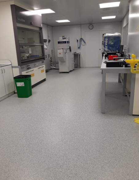 Suelo Vinílico Conductivo Hospital Gris T-8150